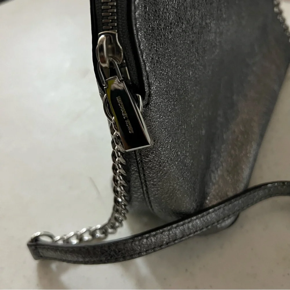 Michael Kors LT Pewter LG Dome Crossbody Leather Bag - Picture 11 of 14